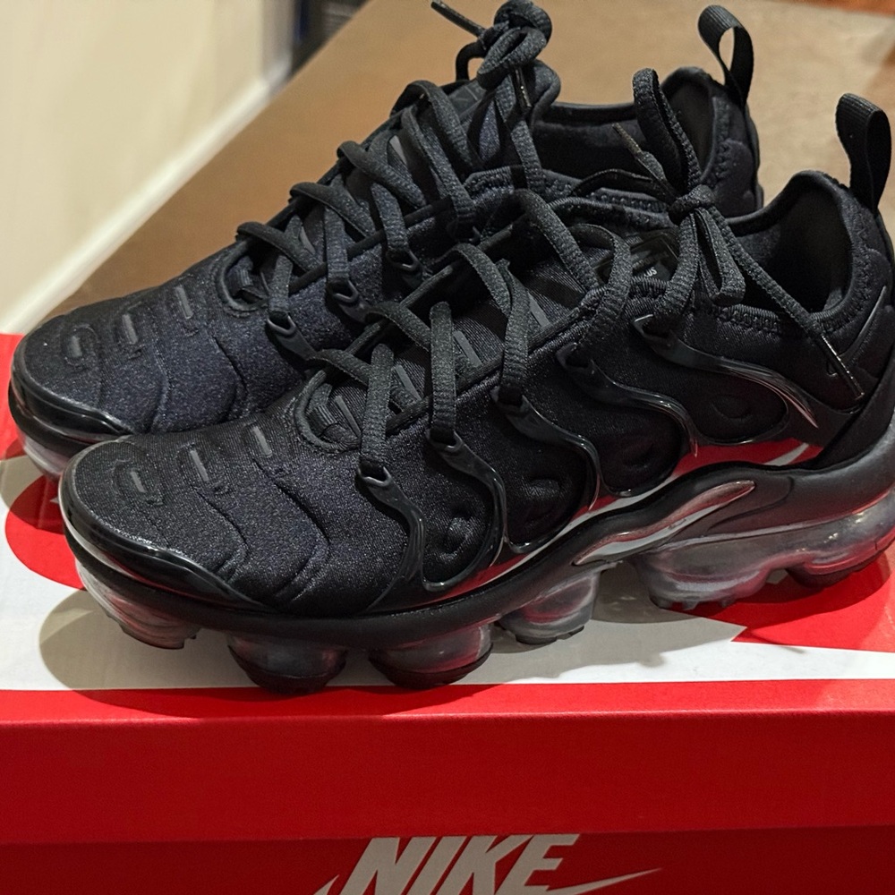 Black Nike Air Vapormax Plus